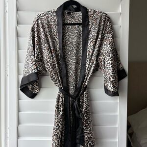 Victoria's Secret animal cheetah print Satin Kimono Robe XS Small
